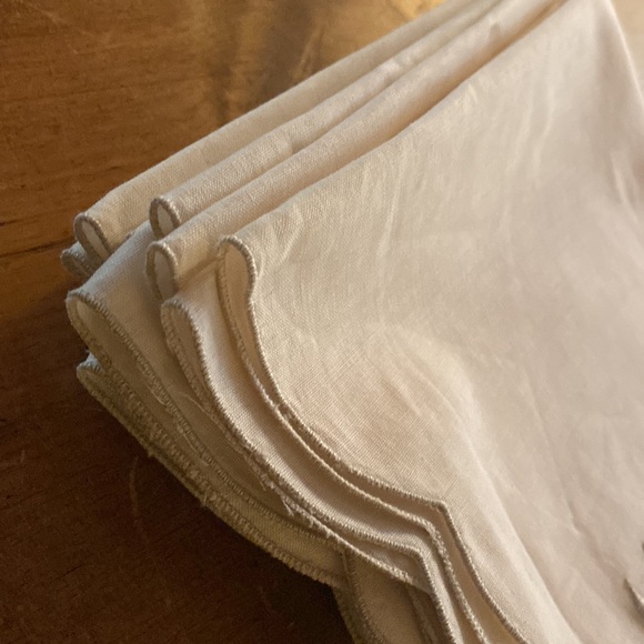 Linen Napkins Stitched Scalloped Edges Set of Eight - Picture 10 of 13